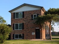 Building Photo - 21W185 Tee Ln