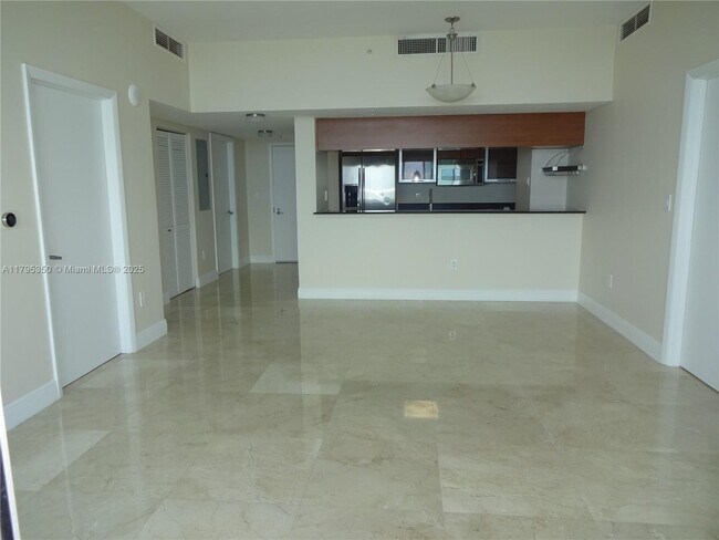 Building Photo - 1800 N Bayshore Dr