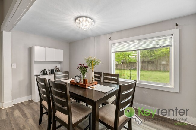 Building Photo - Delano District | Renovated 3 Bedroom 3 Ba...