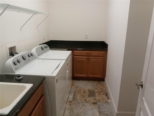 Building Photo - 9894 Mere Pkwy