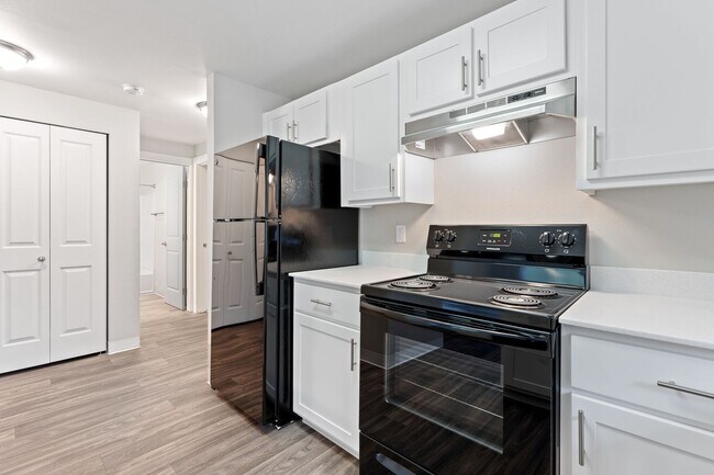Building Photo - Come Home To An Amazing View! Remodeled Two Bedroom Two Bath! One Month Free!