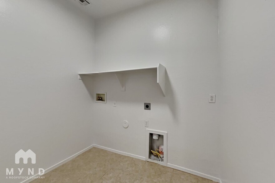 Building Photo - 9928 W Marguerite Ave