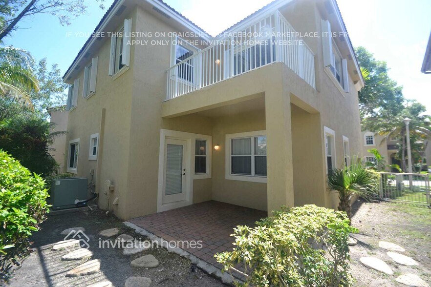 Building Photo - 972 NW 127th Ave