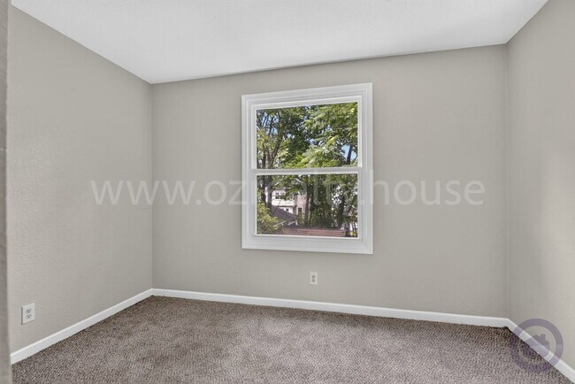 Building Photo - 2034 Berkshire Pl