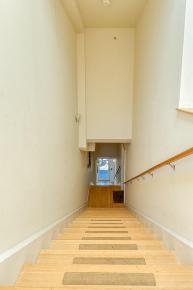 Building Photo - 2713 Ontario Rd NW