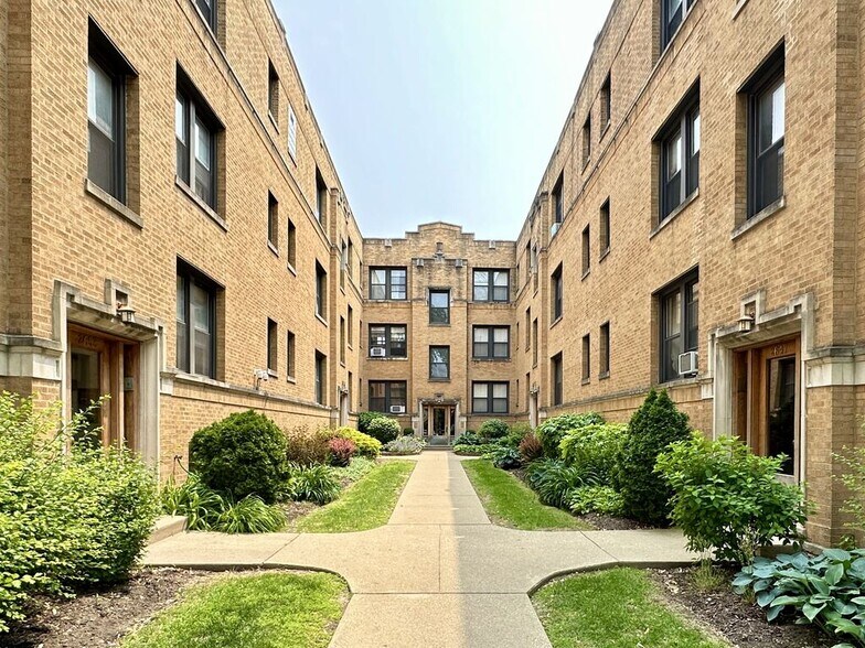 Primary Photo - 2651 N Spaulding Ave