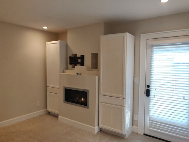 Building Photo - Urban Elegance Meets Ultimate Privacy Near Juniper Park