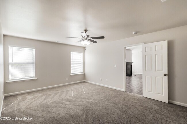 Building Photo - 7003 Hollow Oaks Dr