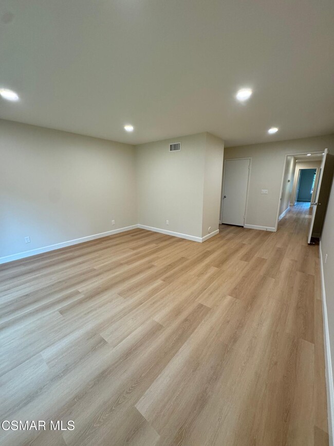 Building Photo - 893 Blue Spring Dr