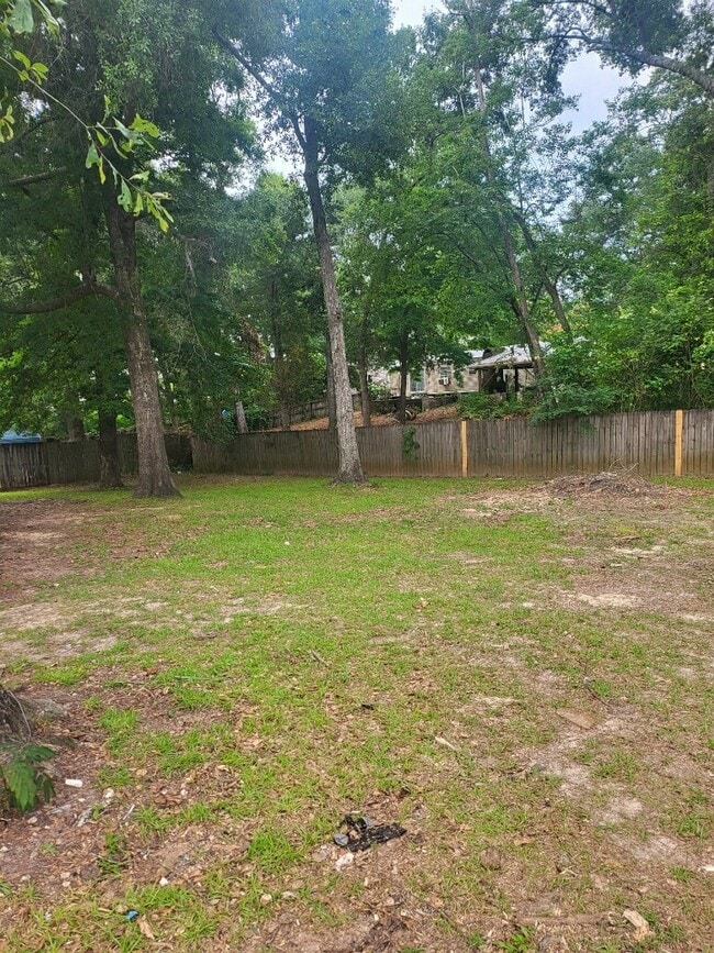 Building Photo - Pecan View