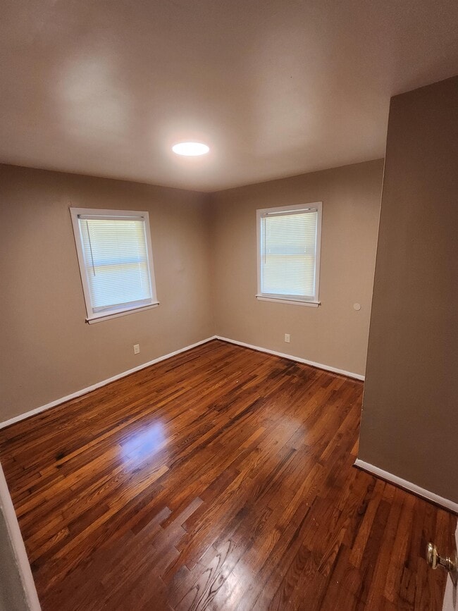 Building Photo - 2844 Club Plaza Rd