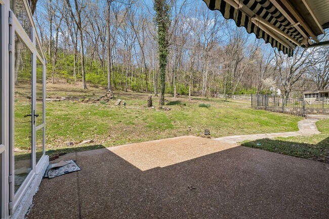 Building Photo - Experience the perfect blend of privacy and open space in this beautifully maintained 3-bedroom, ...