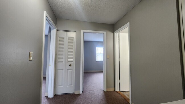 Building Photo - 102 North Point Dr