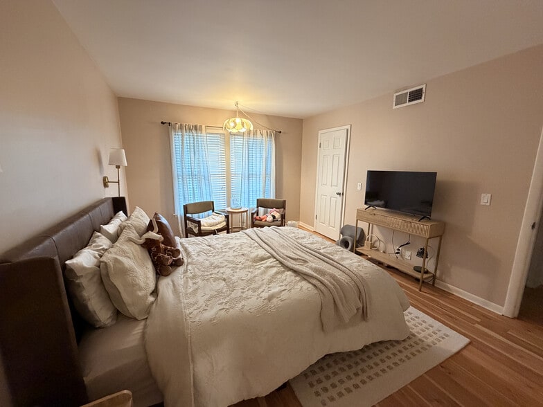 Building Photo - 3000 Hillsboro Pike