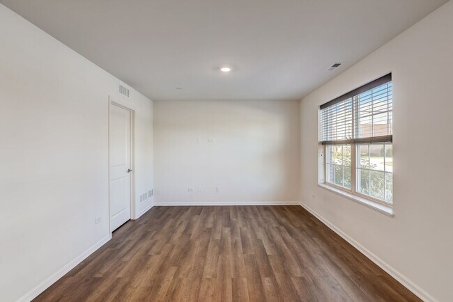 Building Photo - 2924 Reflection Dr