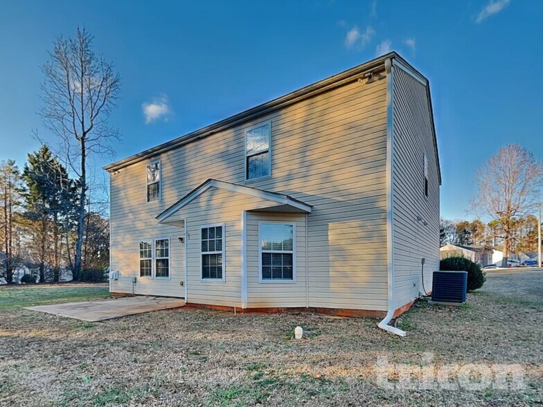 Building Photo - 5251 Miranda Way