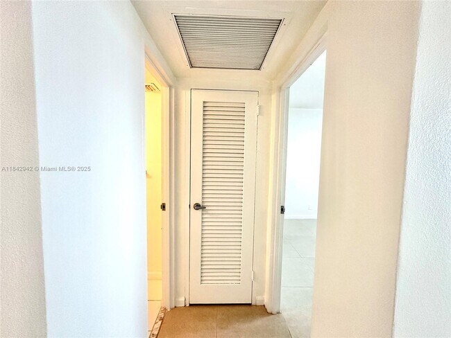 Building Photo - 3000 S Ocean Dr