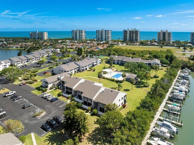Building Photo - 3216 S Lakeview Cir
