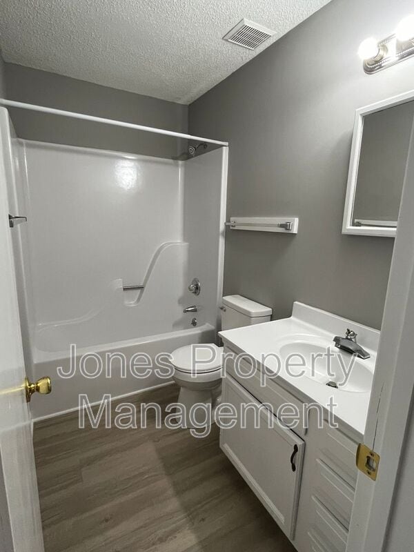 Building Photo - 2715 Mountcrest Cir NW