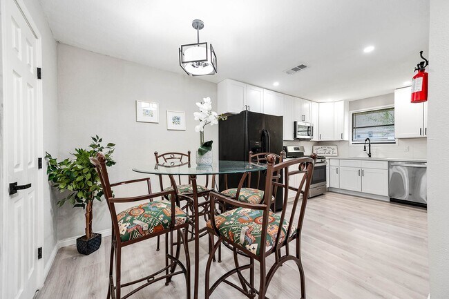 Building Photo - 4356 Phlox St