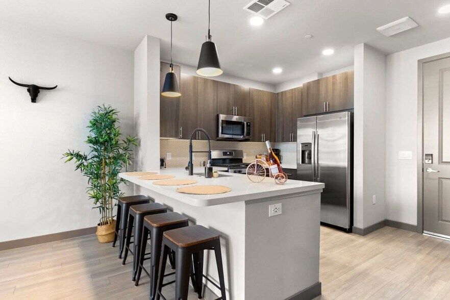 Building Photo - 400 N 2nd Ave