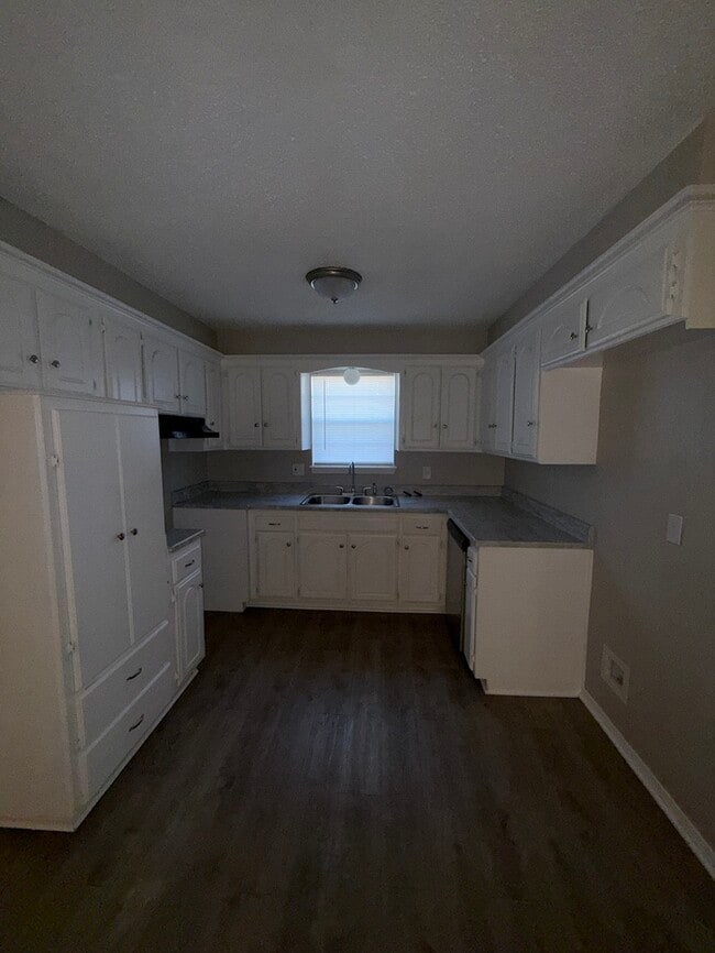 Building Photo - 5412 S Huddleston St