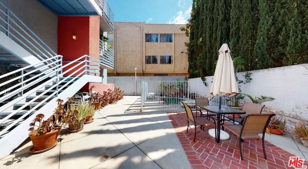 Building Photo - 5151 Balboa Blvd