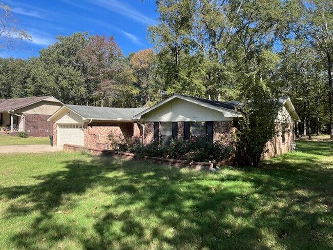 Building Photo - 16 Eastwood Dr