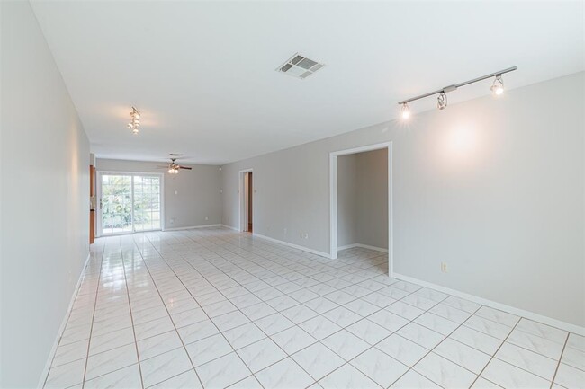 Building Photo - 2515 Tannehill Dr