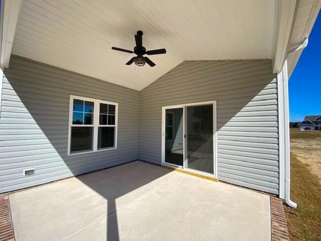 Building Photo - SPACIOUS 4 Bedroom | 2.5 Bathroom in Stone...