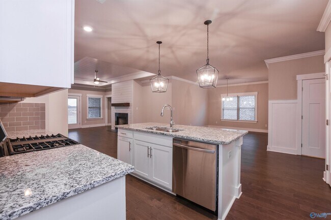 Building Photo - 14668 Greenleaf Dr