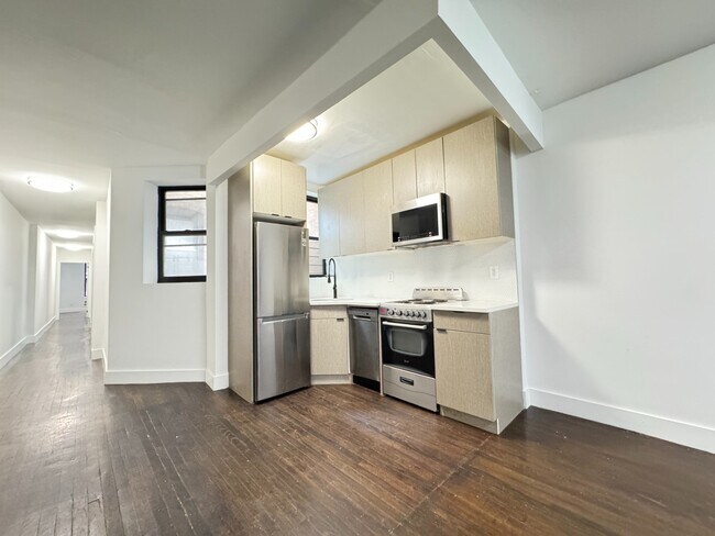 Primary Photo - 2112 Regent Pl