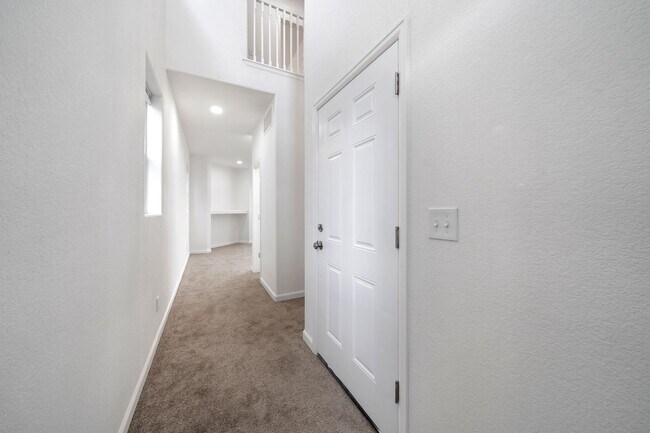 Building Photo - Brand new 3 bed 2.5 bath townhome