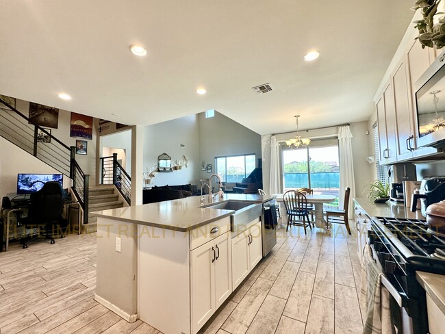 Building Photo - 7305 S Via Cabana