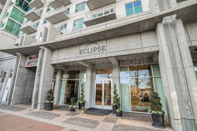 Building Photo - 250 Pharr Rd NE