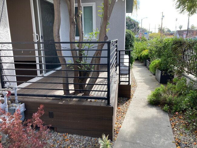 Building Photo - 401 Brooks Ave