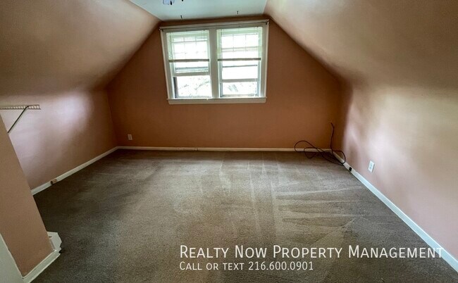 Building Photo - 1647 Hillcrest Rd