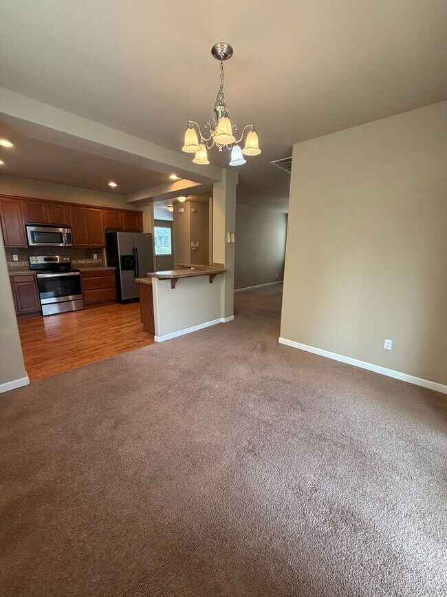 Building Photo - 1415 Grindstone Dr SE