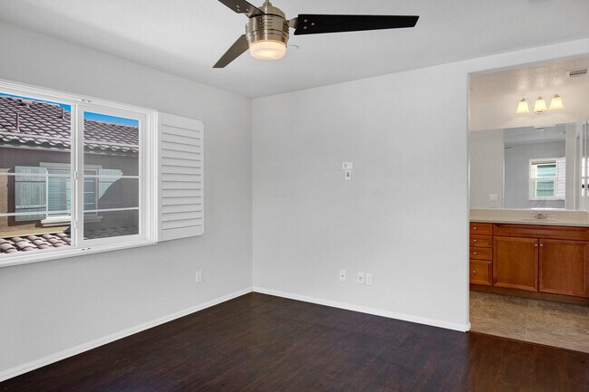 Building Photo - 607 Calle Vibrante