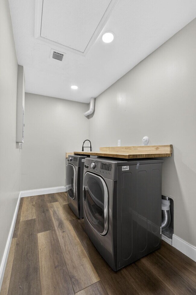 Building Photo - 11646 63rd Ln N