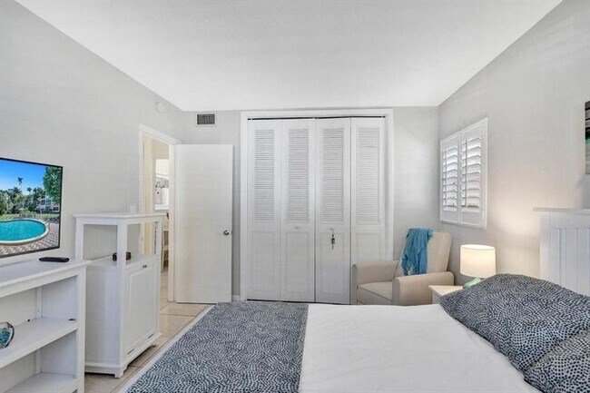 Building Photo - 1481 S Ocean Blvd