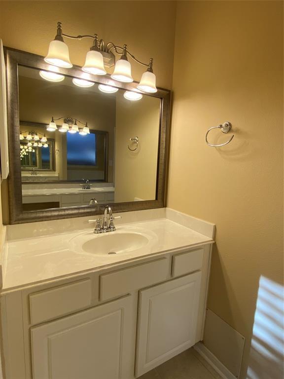 Building Photo - 2114 Winding Hollow Dr