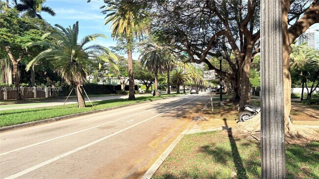 Building Photo - 2301 S Miami Ave