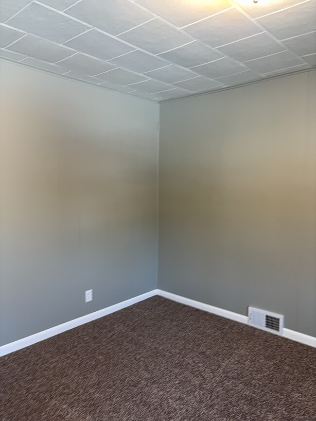 Building Photo - 520 E Washington St