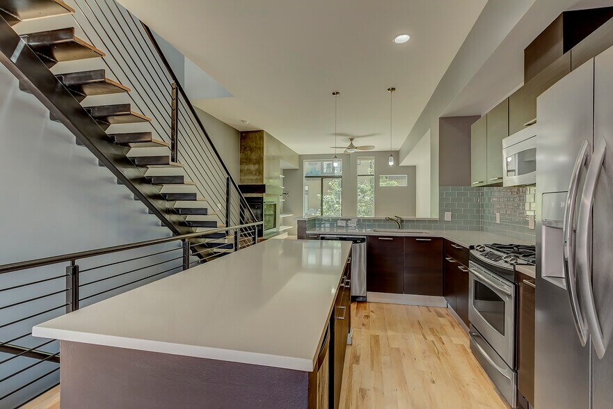 Building Photo - 2345 Walnut Street Unit 17