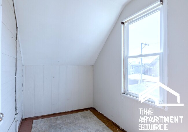 Building Photo - 4135 W Henderson St