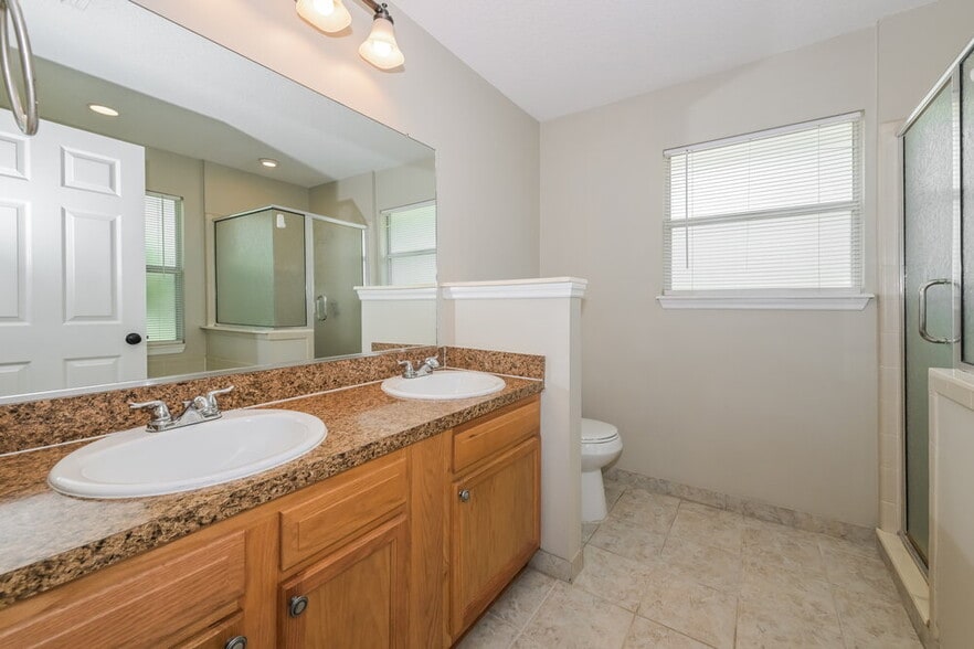 Building Photo - 573 Redberry Ln
