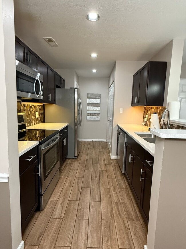 Building Photo - 2 Bedroom in Ivy woods - Ross Township