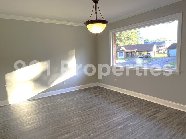 Building Photo - 8539 Chesterfield Dr