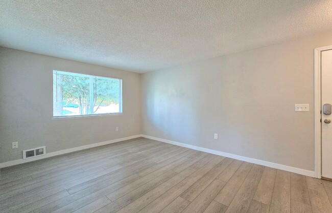 Building Photo - 2 Bedroom Unit Available Now in Gold Bar -...